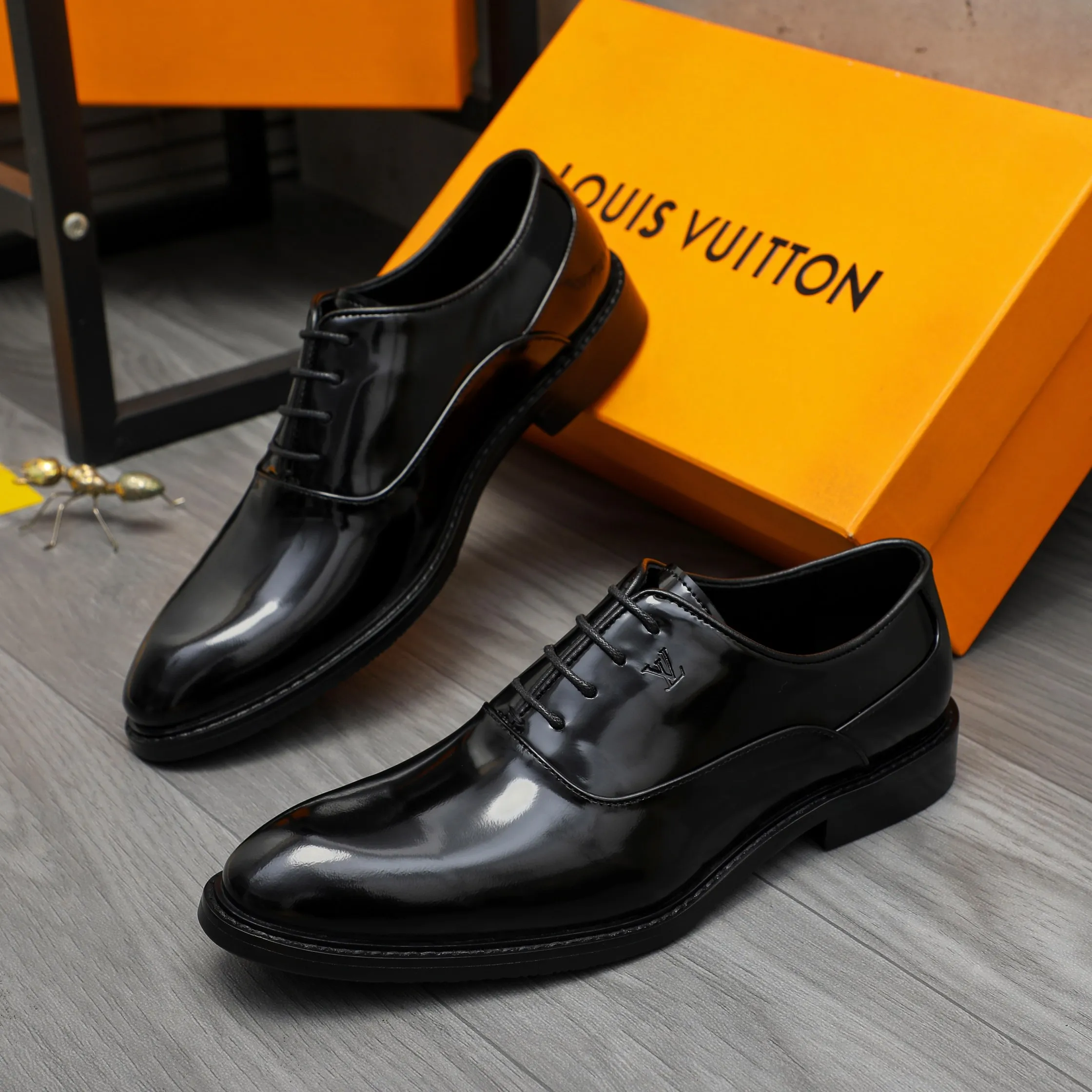 Men's shoes 💰p460 Product trademark: LV (Louis Vuitton) business lace-up formal leather shoes Regular size: 39-44 (38.45 custom-made, non-returnable) Product materials: Selected high-quality pearlescent cowhide upper, cowhide lining, original rubber outsole